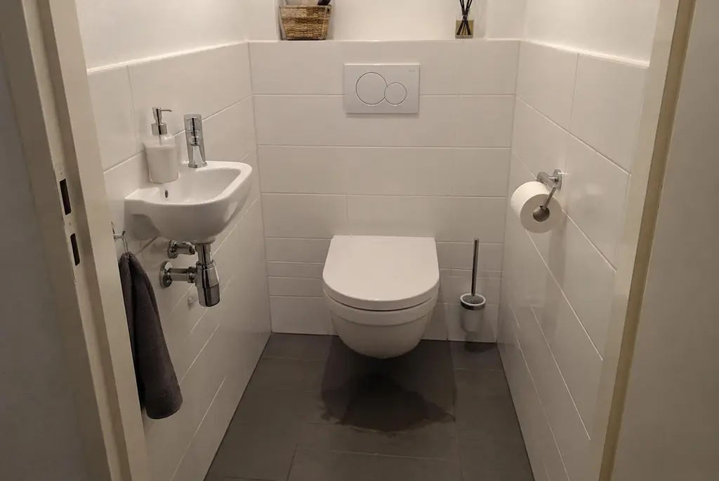 Lekdetectie Soesterberg – natte vloer bij een toilet